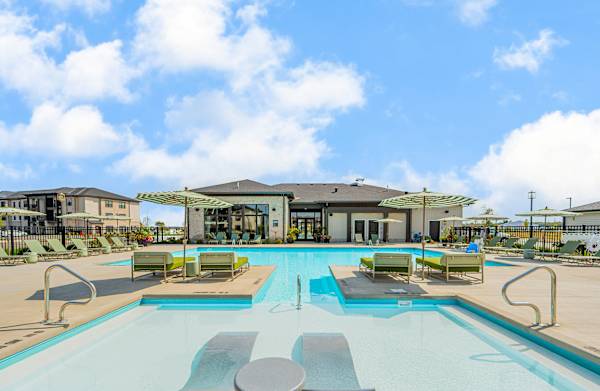 Club at Woodside property